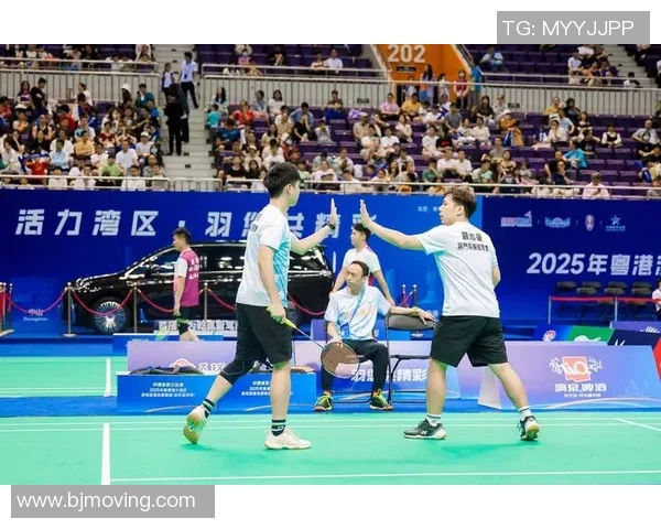 广州羽毛球队包夹战术解析及其在比赛中的应用与影响 广州羽毛球队包夹战术解析及其在比赛中的应用与影响