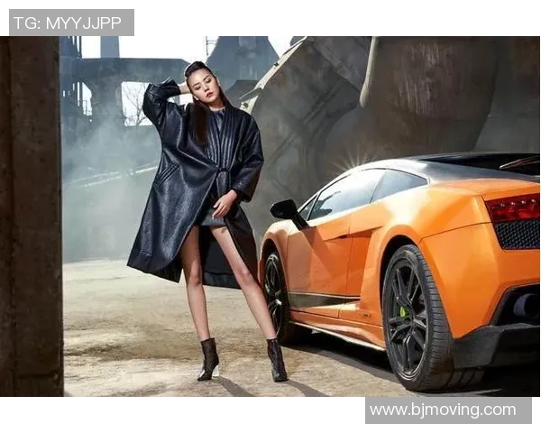 当超模邂逅足球明星：一场华丽与激情交织的爱情故事