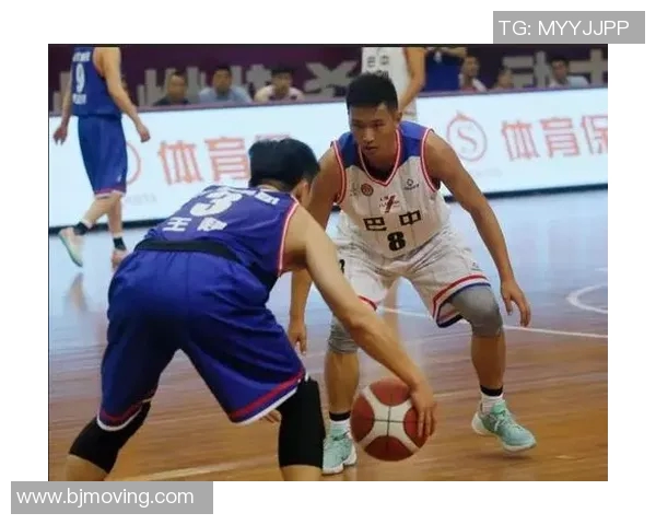 成都篮球队以67分领跑城市联赛积分榜展现强劲实力和团队合作精神