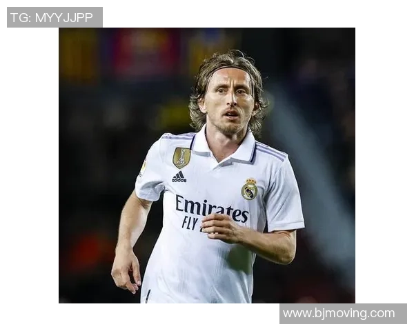 足球场上的烟雾缭绕那些热爱抽烟的足球明星们的故事与传奇 足球场上的烟雾缭绕那些热爱抽烟的足球明星们的故事与传奇