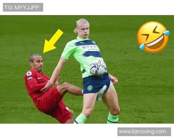 足球明星在球场小便引发的争议与球迷反应分析 足球明星在球场小便引发的争议与球迷反应分析