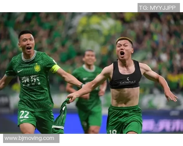 足球明星帅哥魅力四射走秀瞬间尽显风采与时尚气息 足球明星帅哥魅力四射走秀瞬间尽显风采与时尚气息